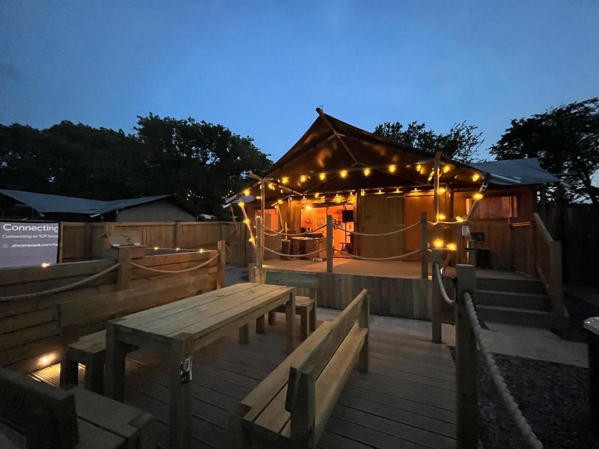 Jungle Book Safari Tent Tenby Extérieur photo